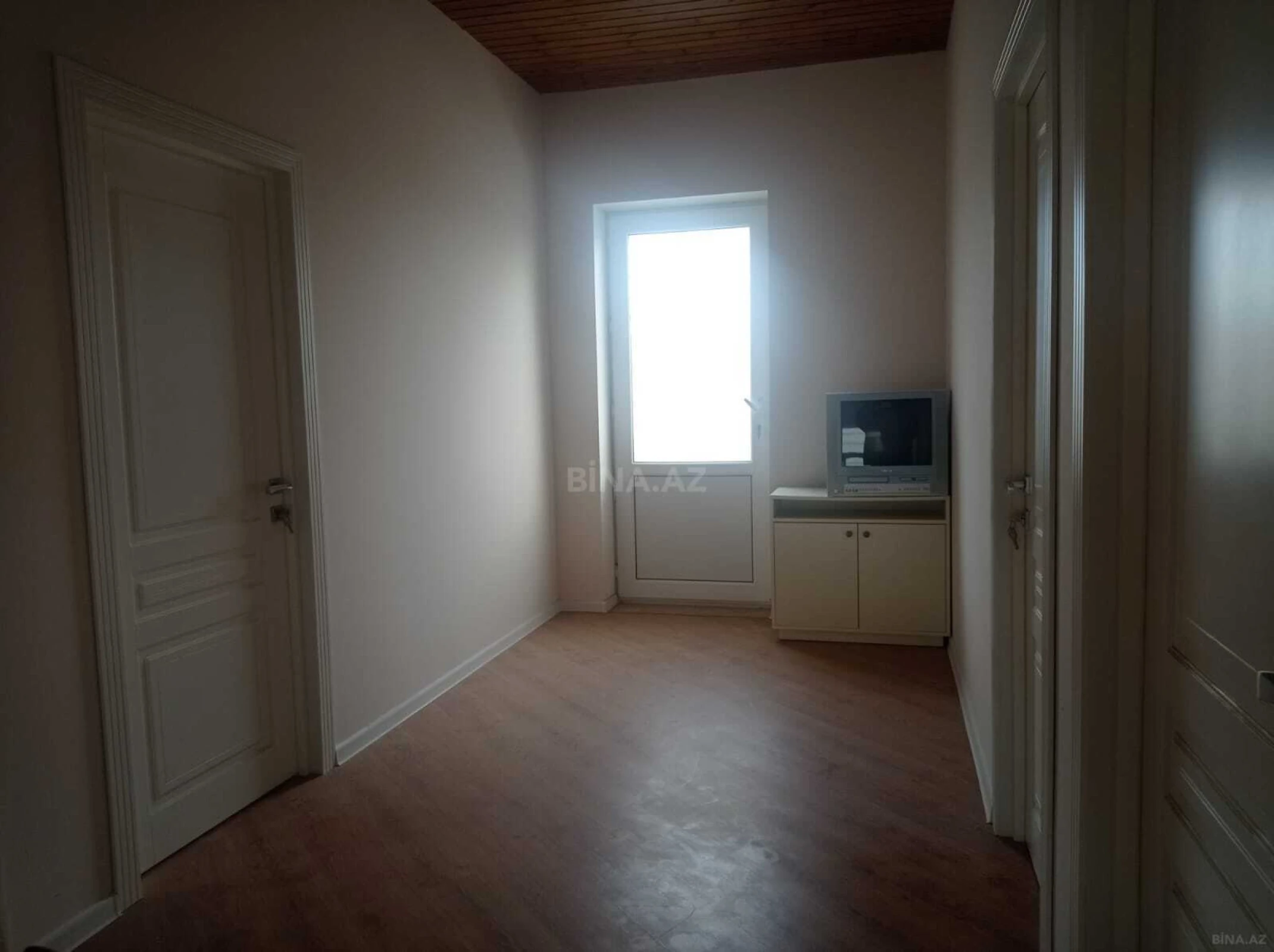 Satılır 8 otaqlı həyət evi 105 m²