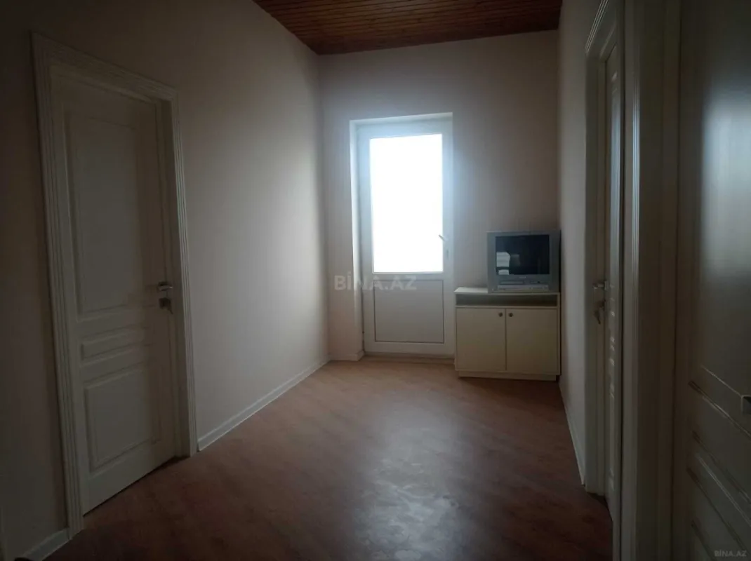 Satılır 8 otaqlı həyət evi 105 m²