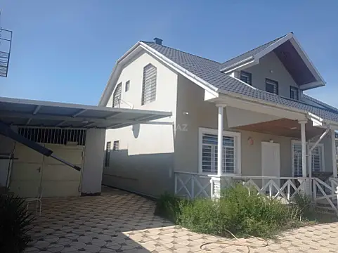 Satılır 8 otaqlı həyət evi 105 m²