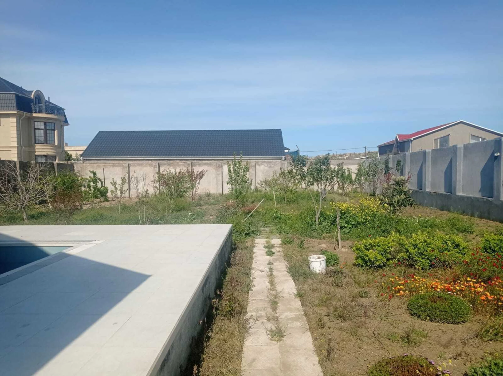 Satılır 8 otaqlı həyət evi 105 m²