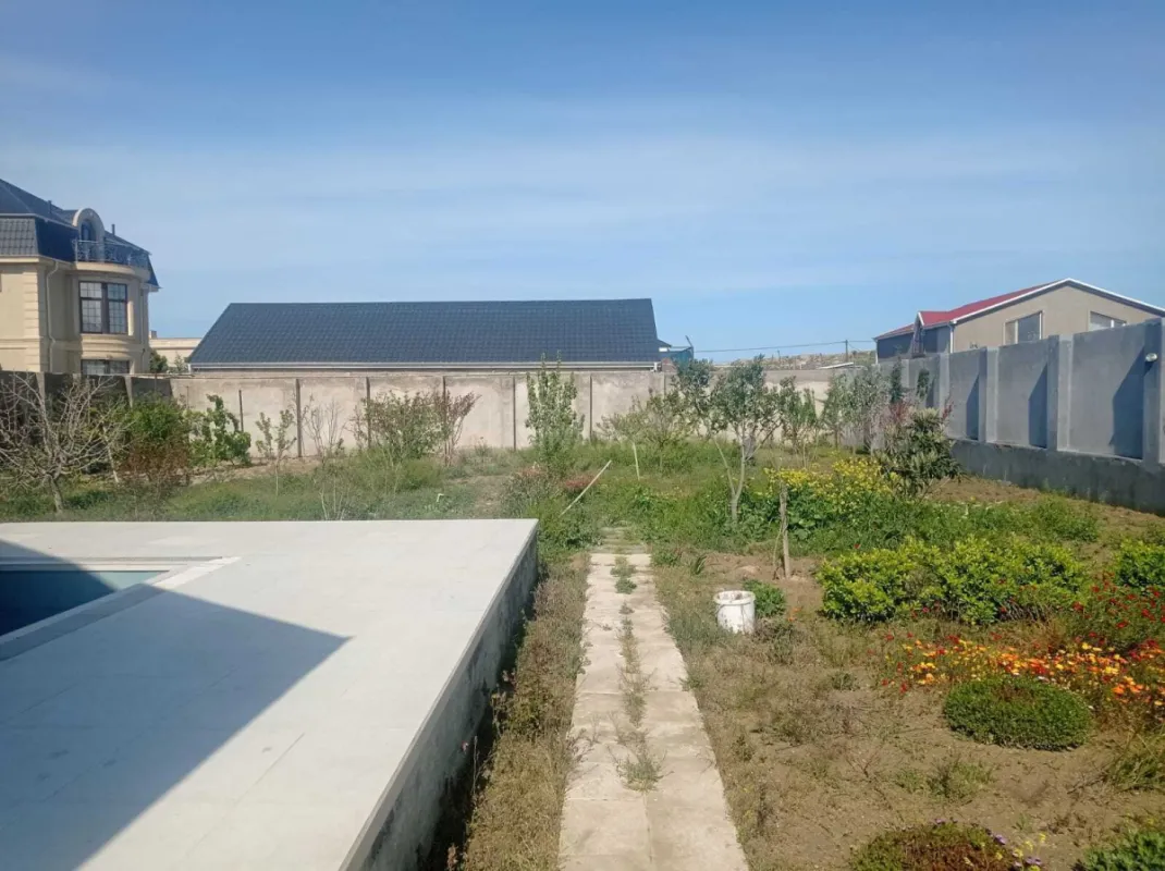 Satılır 8 otaqlı həyət evi 105 m²