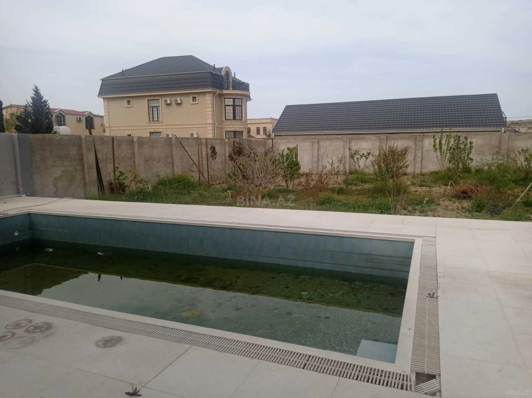 Satılır 8 otaqlı həyət evi 105 m²