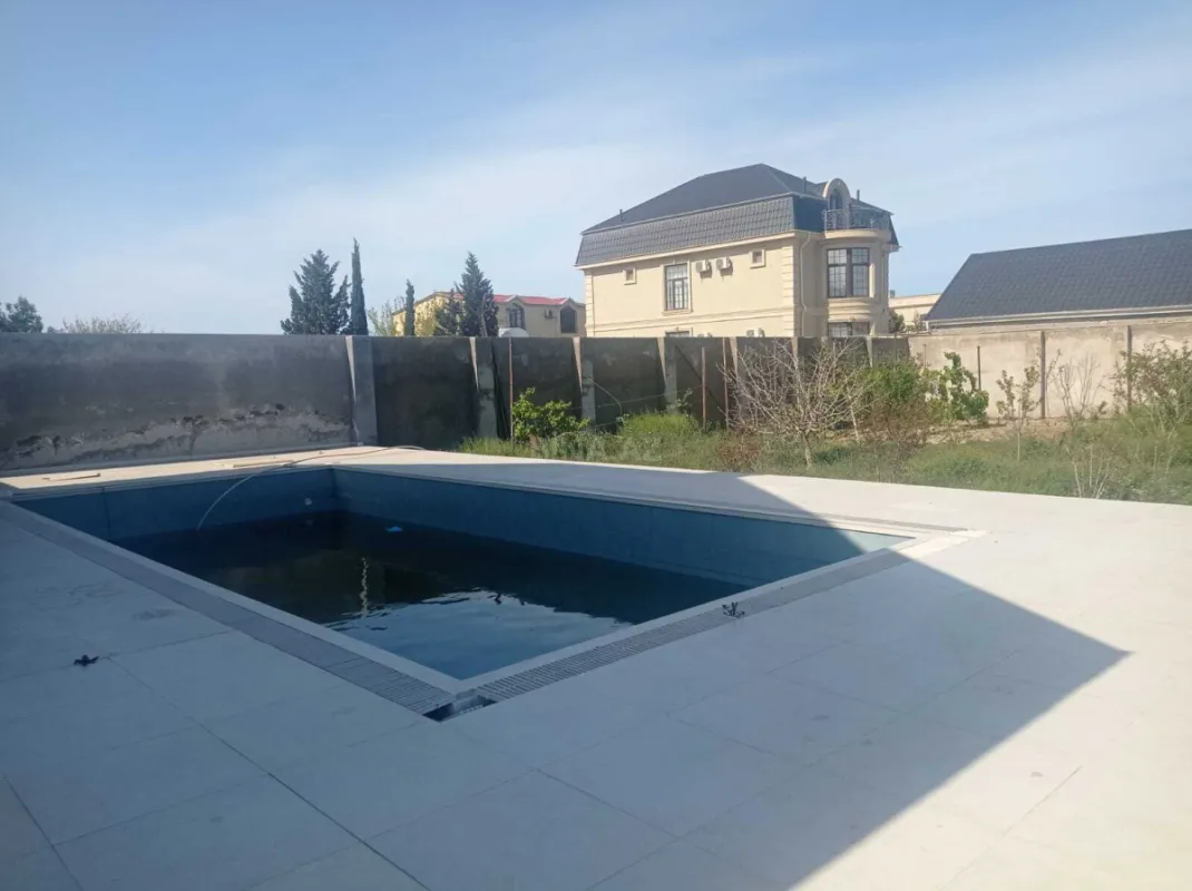 Satılır 8 otaqlı həyət evi 105 m²