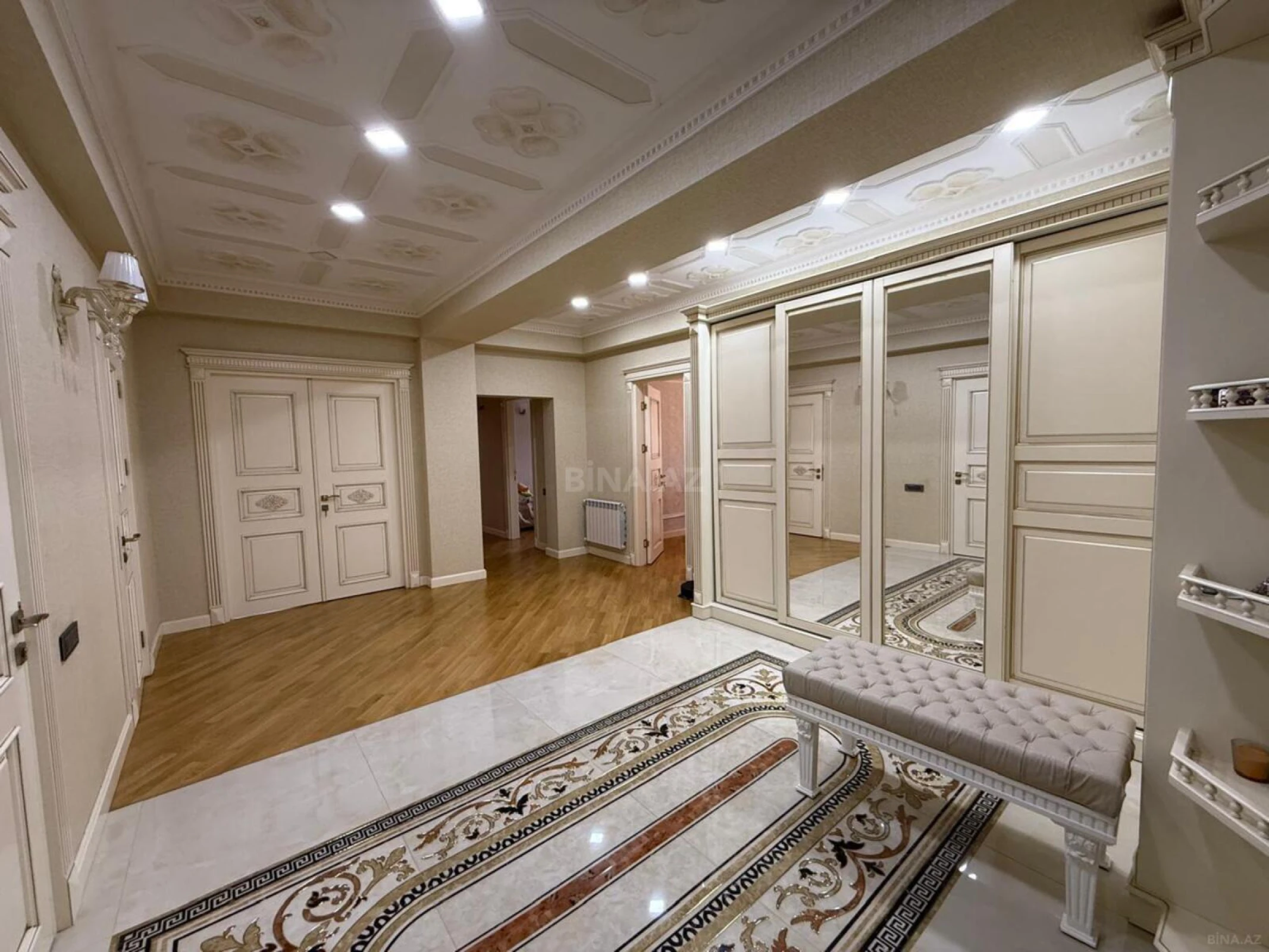 Satılır 3 otaqlı mənzil 145 m²