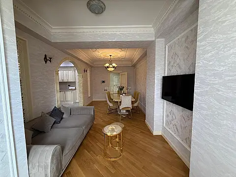 Satılır 3 otaqlı mənzil 145 m²