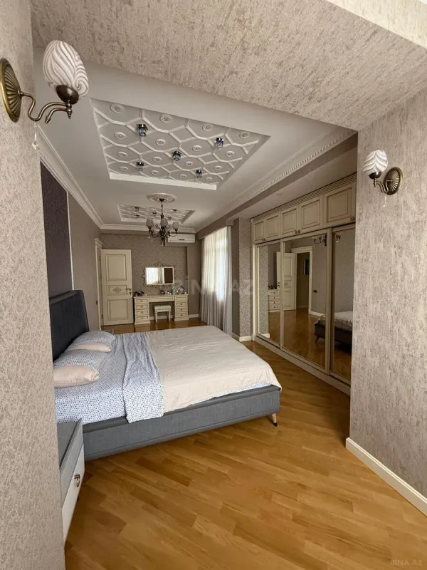 Satılır 3 otaqlı mənzil 145 m²