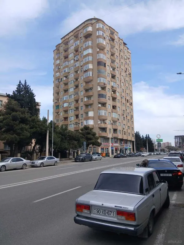 Satılır 3 otaqlı mənzil 145 m²