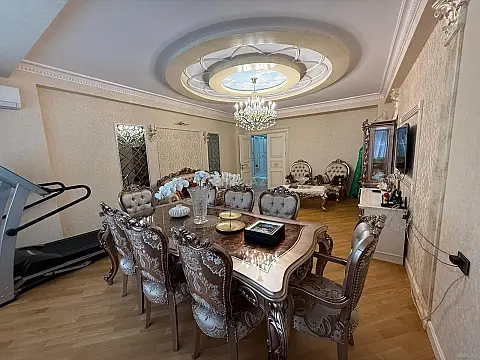 Satılır 3 otaqlı mənzil 145 m²