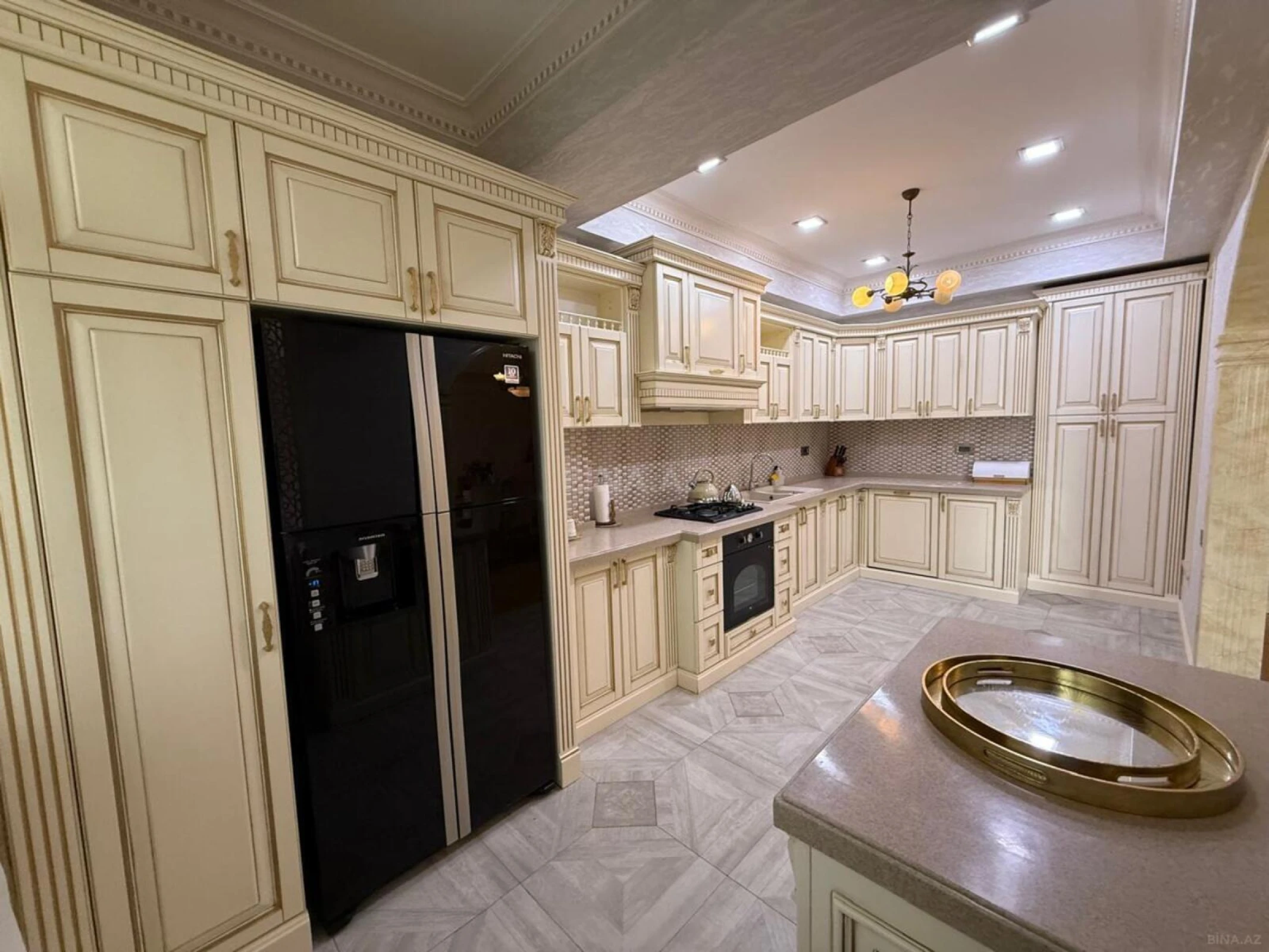 Satılır 3 otaqlı mənzil 145 m²