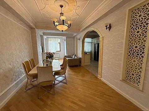 Satılır 3 otaqlı mənzil 145 m²