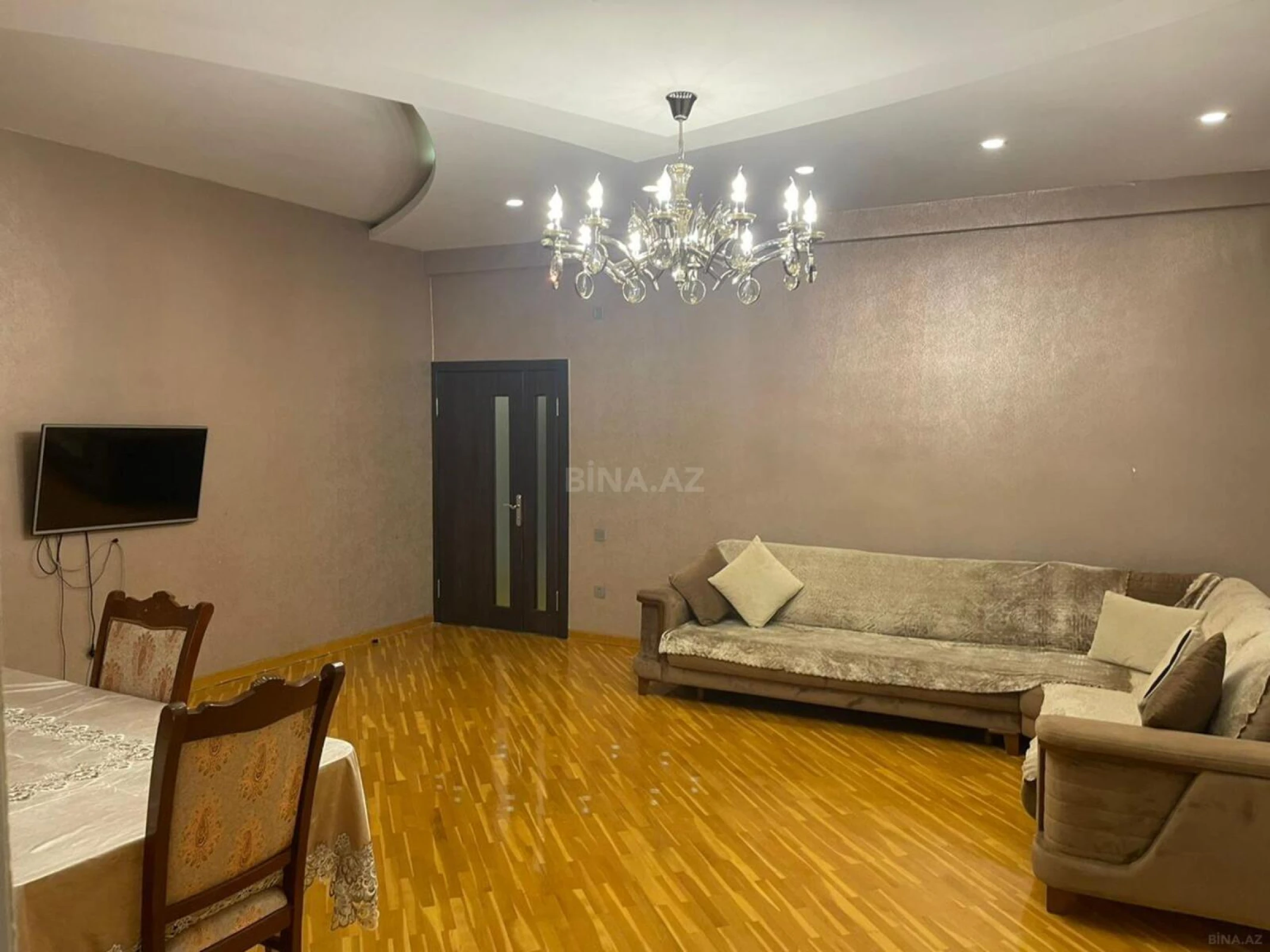 Kirayə verilir 2 otaqlı mənzil 100 m²