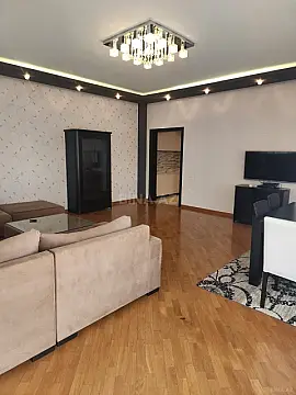 Kirayə verilir 3 otaqlı mənzil 150 m²