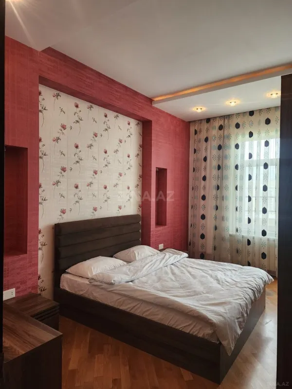 Kirayə verilir 3 otaqlı mənzil 150 m²