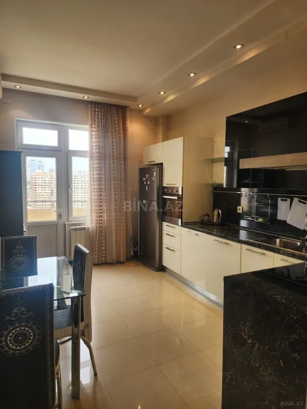 Kirayə verilir 3 otaqlı mənzil 150 m²