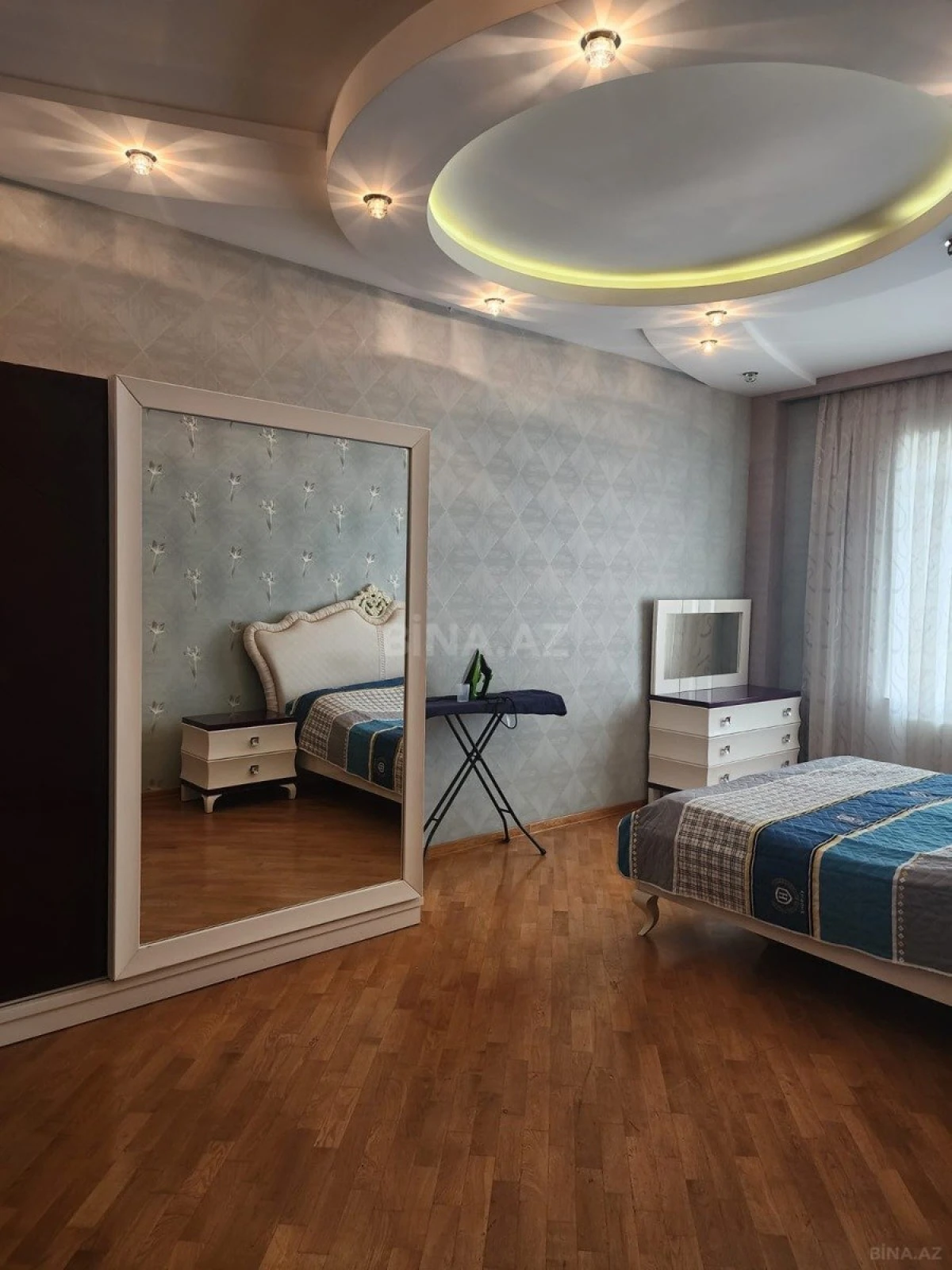 Kirayə verilir 3 otaqlı mənzil 150 m²