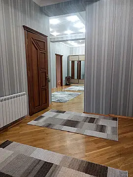 Satılır 3 otaqlı mənzil 178 m²