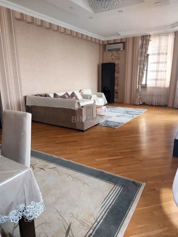 Satılır 3 otaqlı mənzil 178 m²