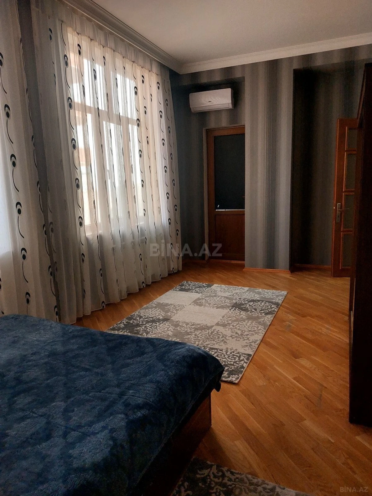 Satılır 3 otaqlı mənzil 178 m²