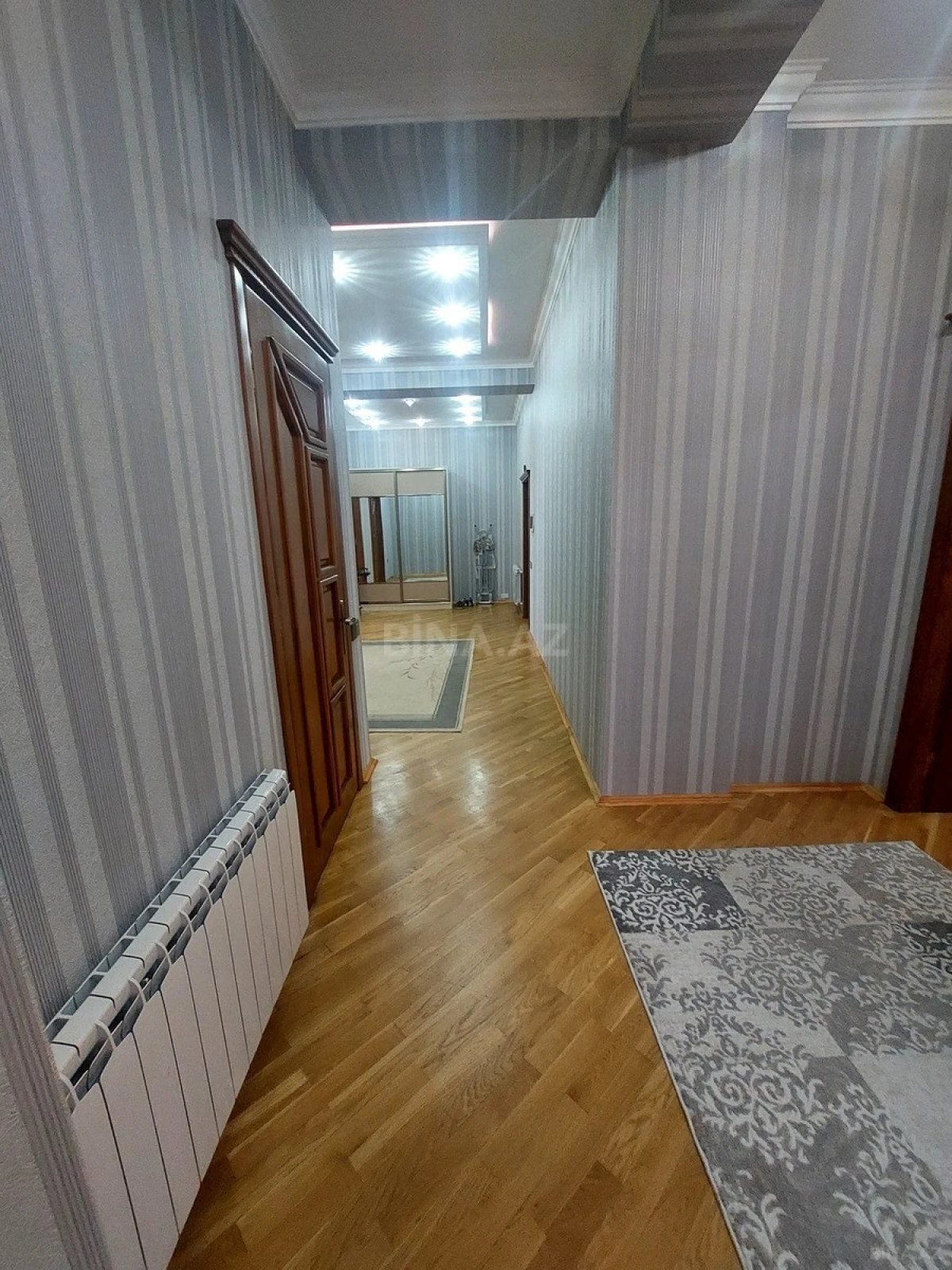 Satılır 3 otaqlı mənzil 178 m²