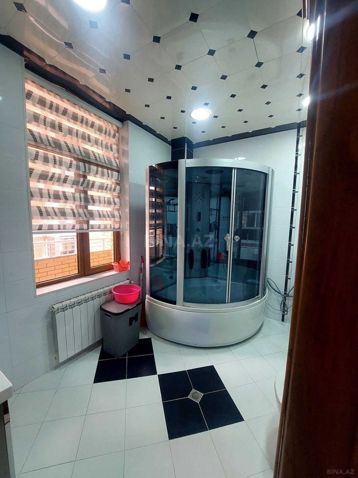 Satılır 3 otaqlı mənzil 178 m²