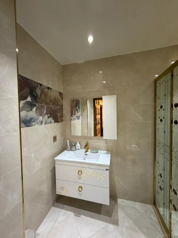 Satılır 3 otaqlı mənzil 103 m²