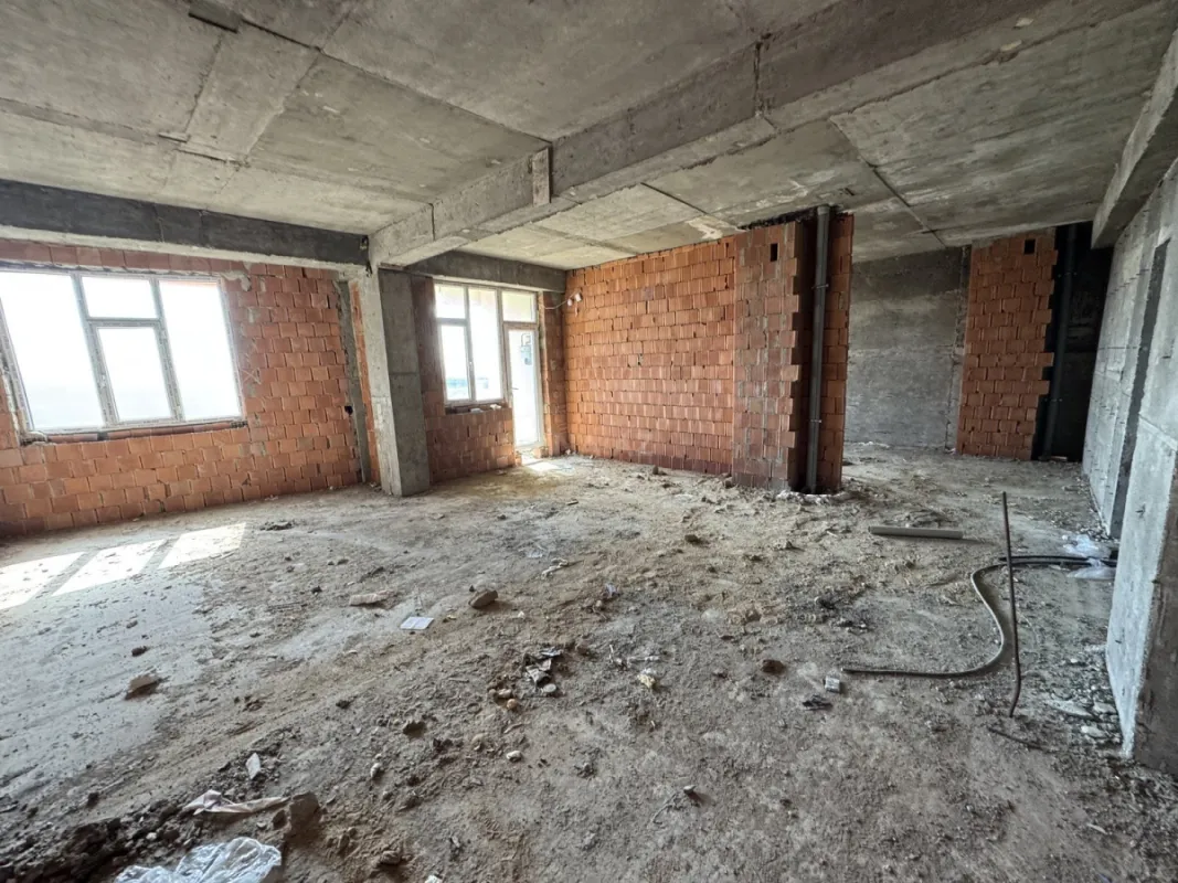 Satılır 2 otaqlı mənzil 84 m²