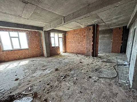 Satılır 2 otaqlı mənzil 84 m²