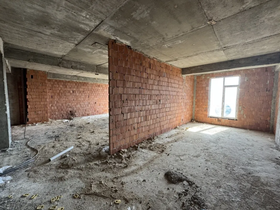 Satılır 2 otaqlı mənzil 84 m²