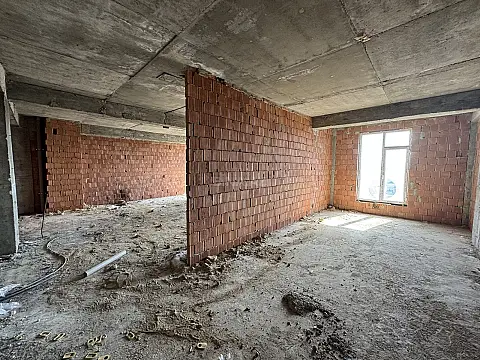 Satılır 2 otaqlı mənzil 84 m²