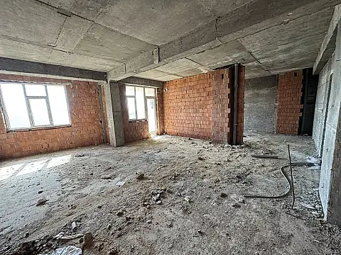 Satılır 2 otaqlı mənzil 84 m²