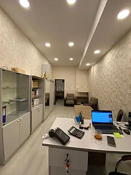 Satılır 3 otaqlı ofis 72 m²