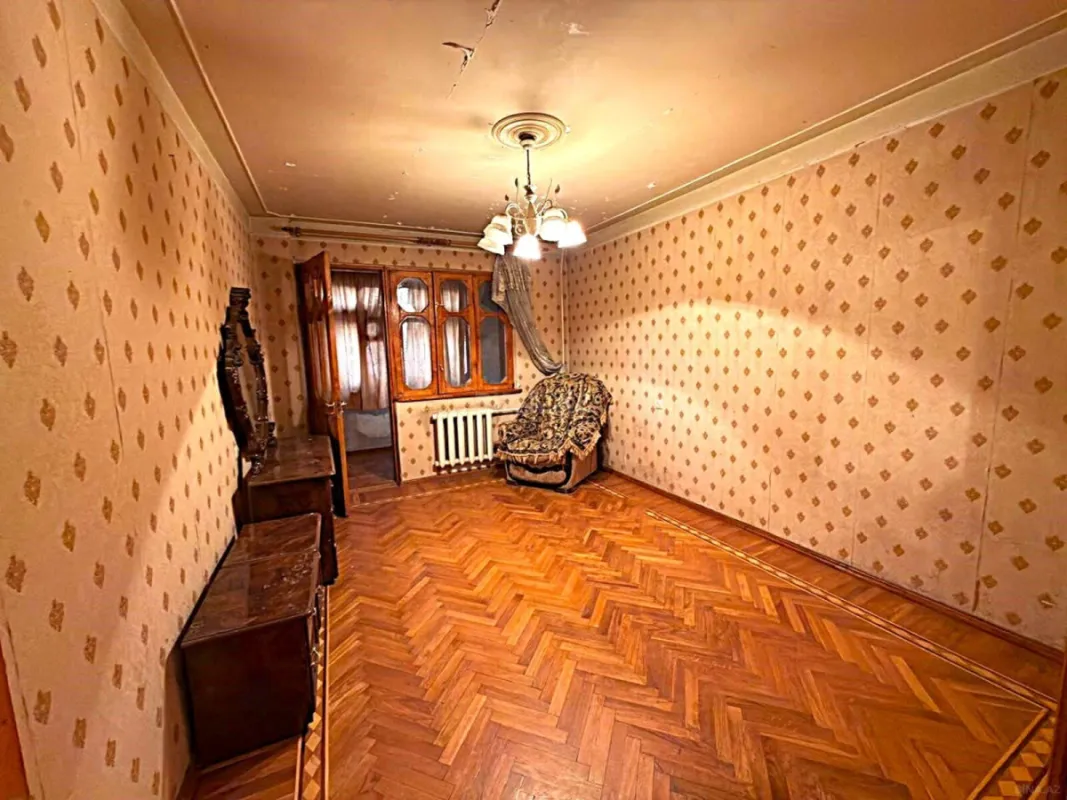 Satılır 4 otaqlı mənzil 100 m²