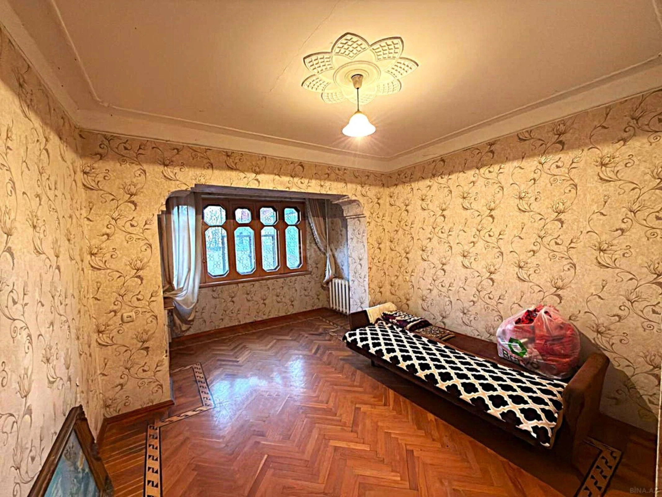 Satılır 4 otaqlı mənzil 100 m²