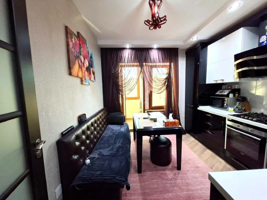 Satılır 4 otaqlı mənzil 110 m²