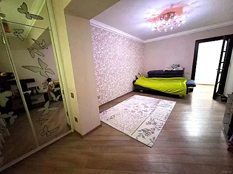 Satılır 4 otaqlı mənzil 110 m²