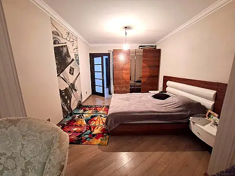 Satılır 4 otaqlı mənzil 110 m²