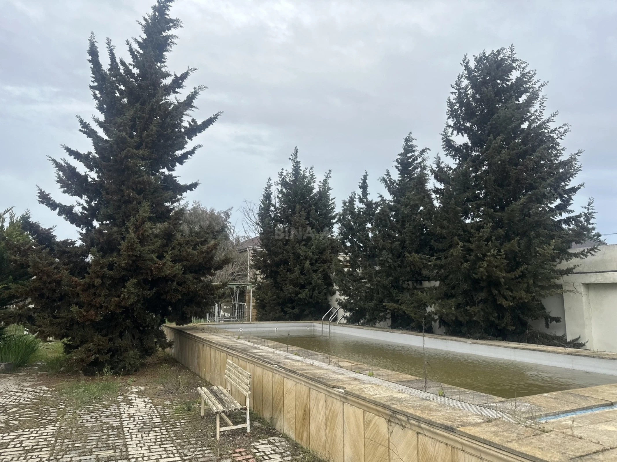 Satılır 8 otaqlı həyət evi 228 m²