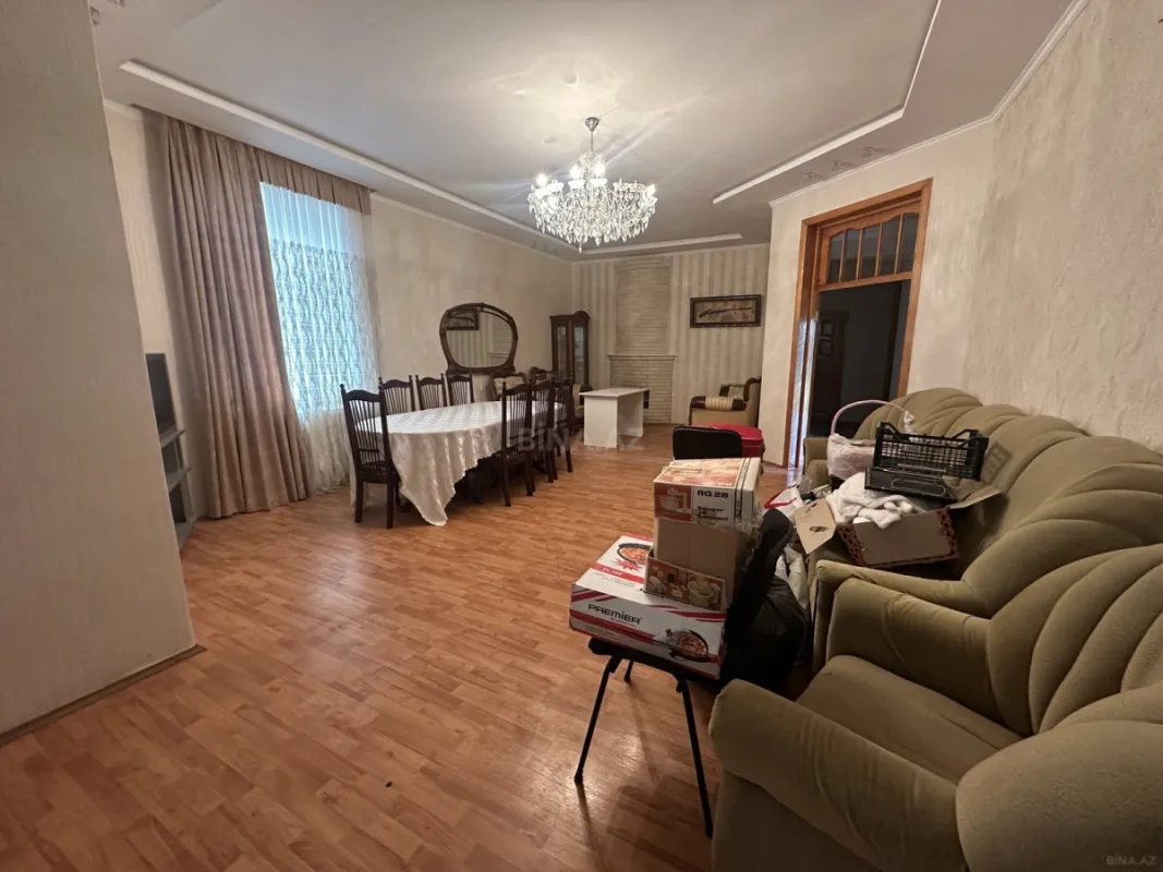 Satılır 8 otaqlı həyət evi 228 m²