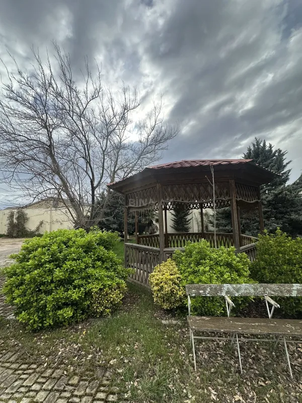 Satılır 8 otaqlı həyət evi 228 m²