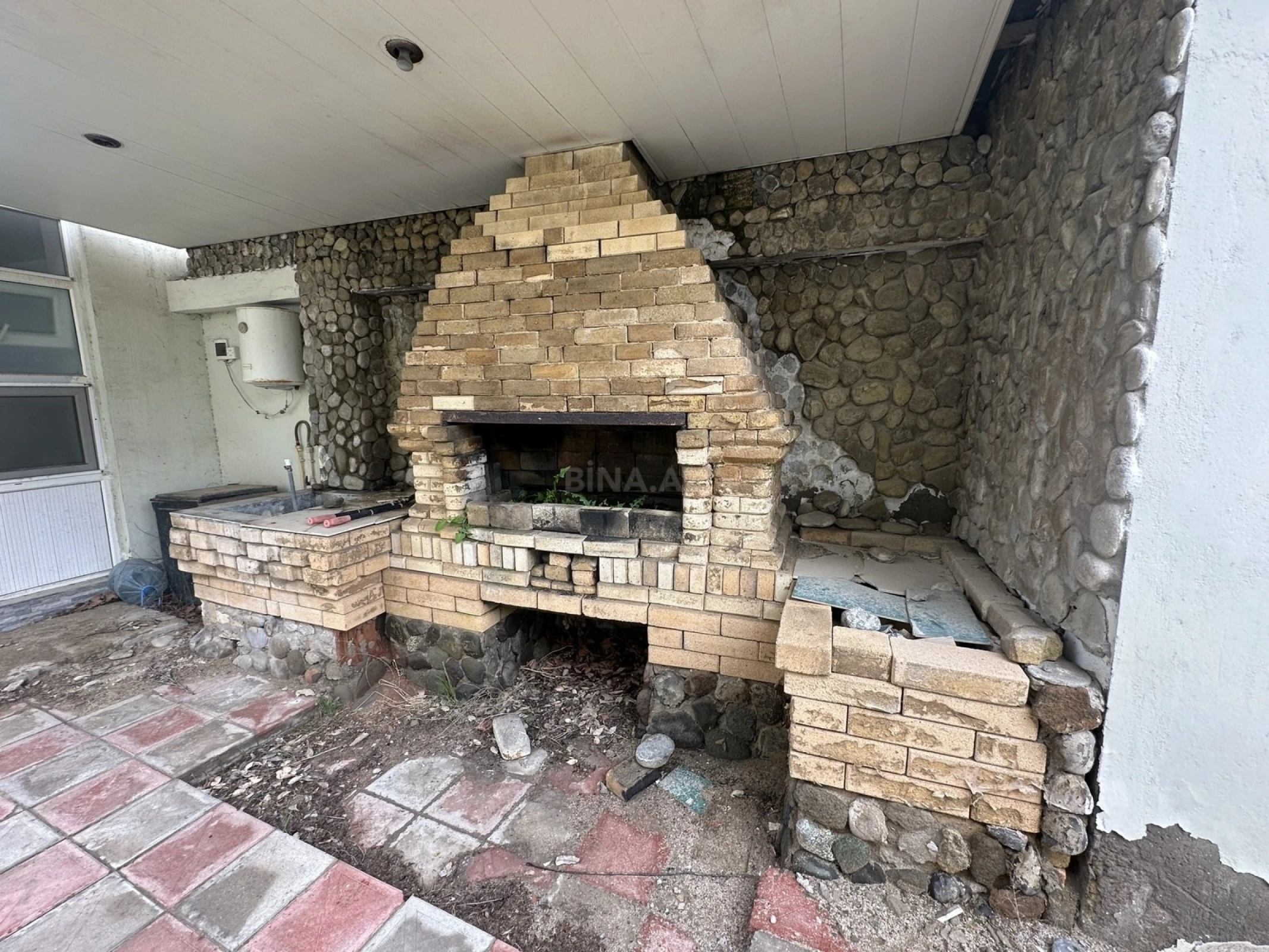 Satılır 8 otaqlı həyət evi 228 m²