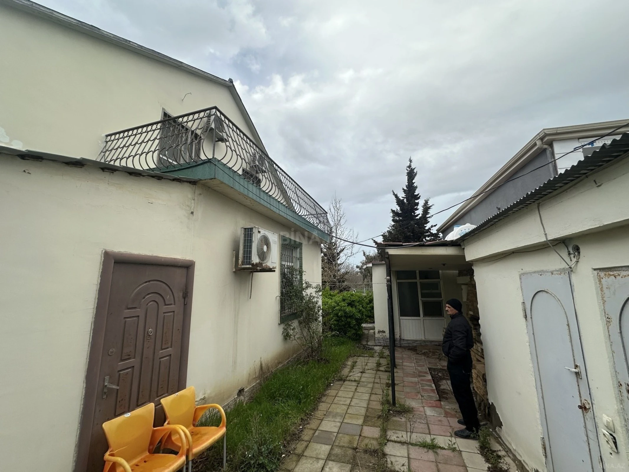 Satılır 8 otaqlı həyət evi 228 m²