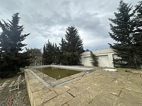 Satılır 8 otaqlı həyət evi 228 m²