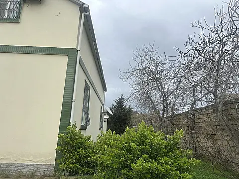 Satılır 8 otaqlı həyət evi 228 m²