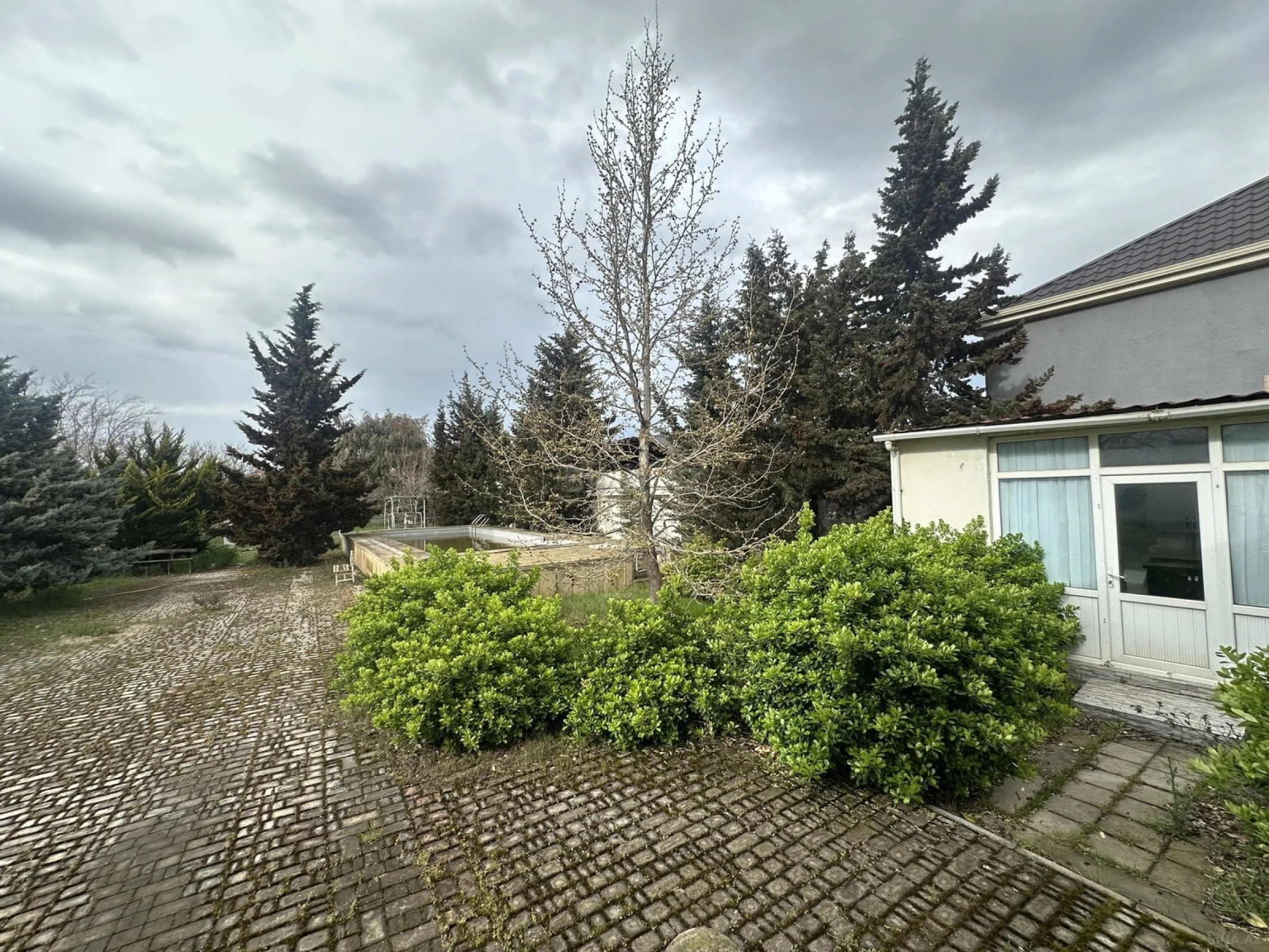 Satılır 8 otaqlı həyət evi 228 m²