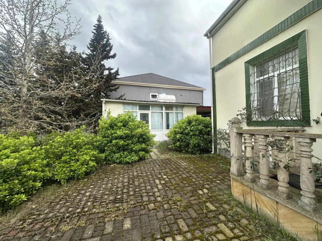 Satılır 8 otaqlı həyət evi 228 m²