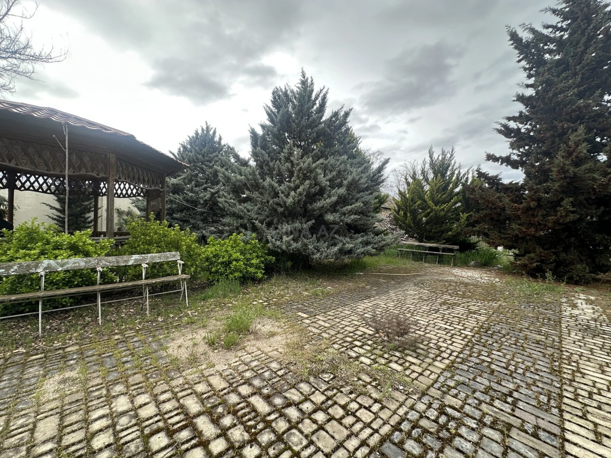 Satılır 8 otaqlı həyət evi 228 m²