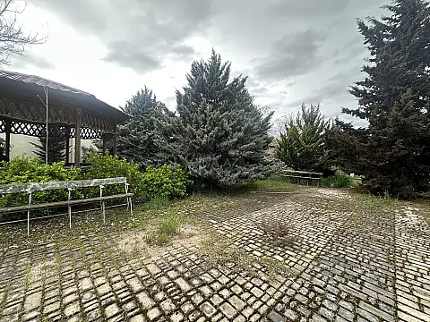 Satılır 8 otaqlı həyət evi 228 m²