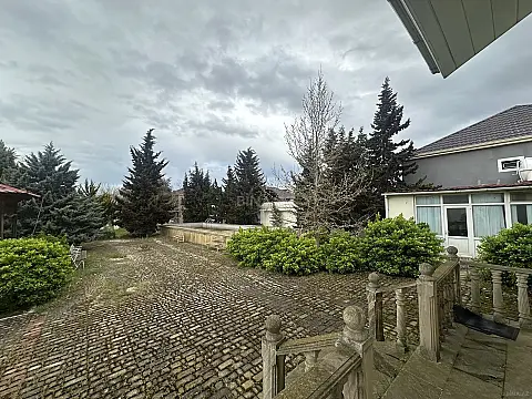 Satılır 8 otaqlı həyət evi 228 m²