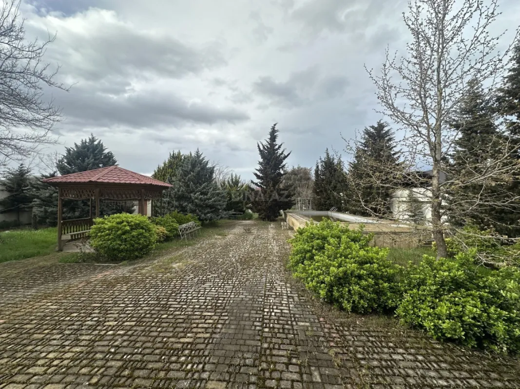 Satılır 8 otaqlı həyət evi 228 m²