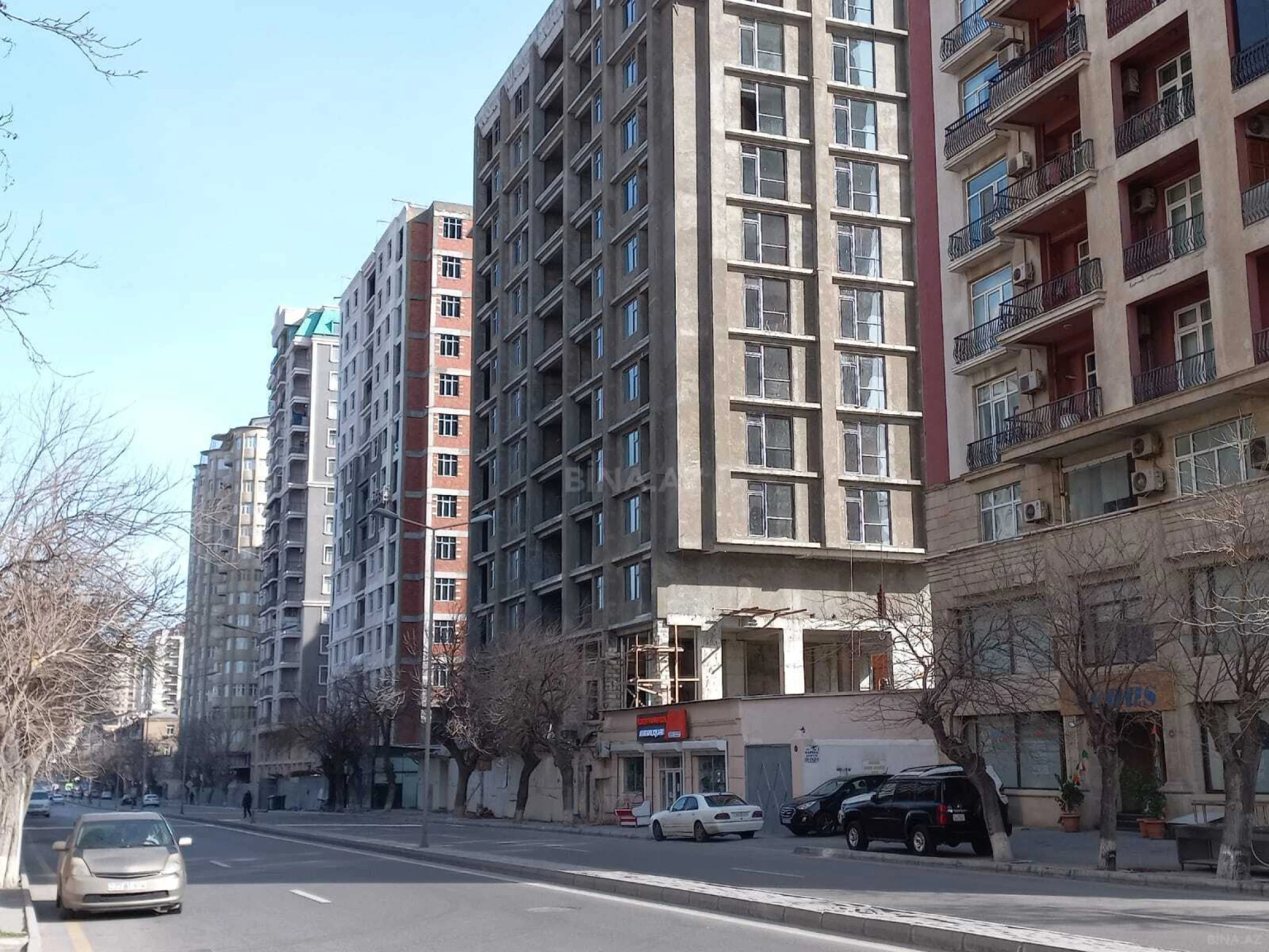 Satılır 4 otaqlı mənzil 160 m²